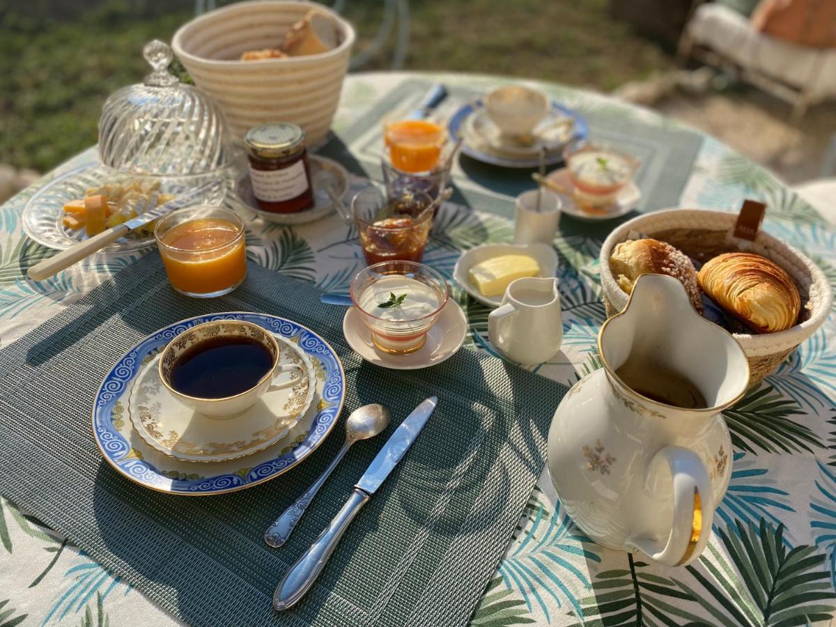 Couette-café Maison 1823 - De Charme à Garons